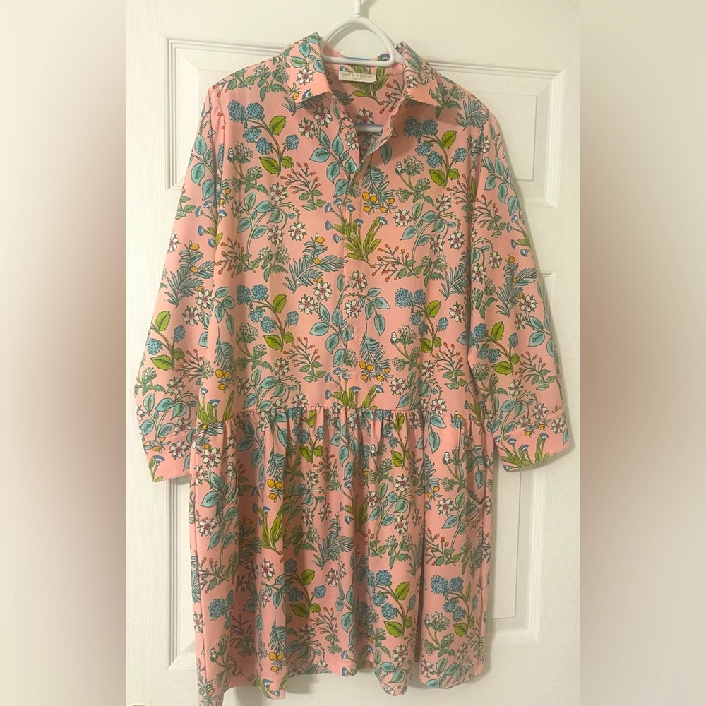 The Sorrento Shirt Dress in Island Botanical by Smith and Quinn.   Size: Large